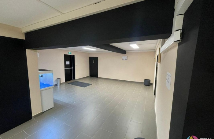 Location Local commercial 82m&sup2; 1 pi&#232;ce Saint André