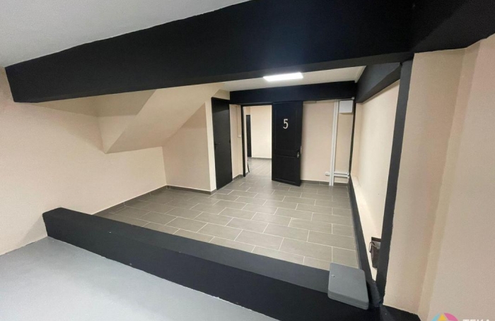 Location Local commercial 82m&sup2; 1 pi&#232;ce Saint André