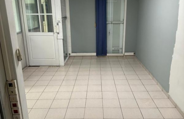 Location Local commercial 120m&sup2; Saint Denis