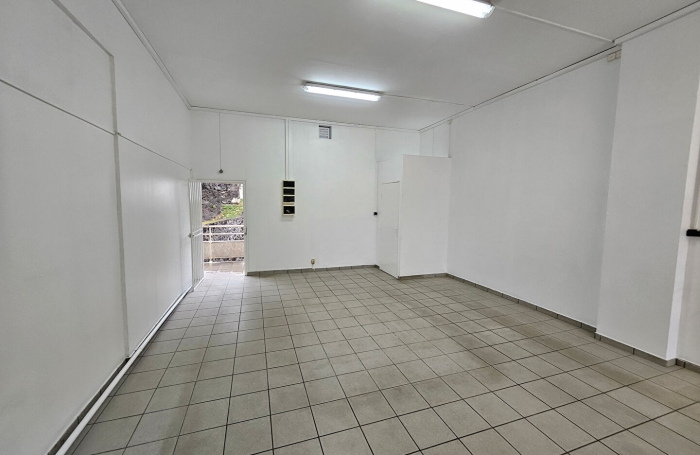 Location Local commercial 64.4m² 3 pièces Sainte Clotilde