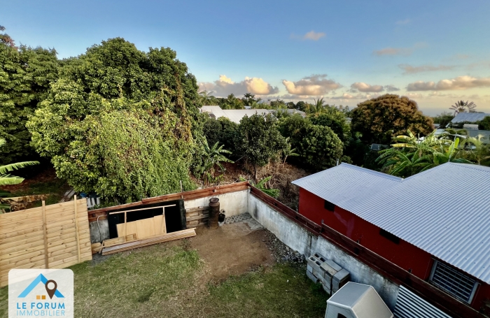 SAINT PIERRE 97410 - VILLA F3/4 À ÉTAGE - TRAVAUX À PRÉVOIR - QUARTIER CALME