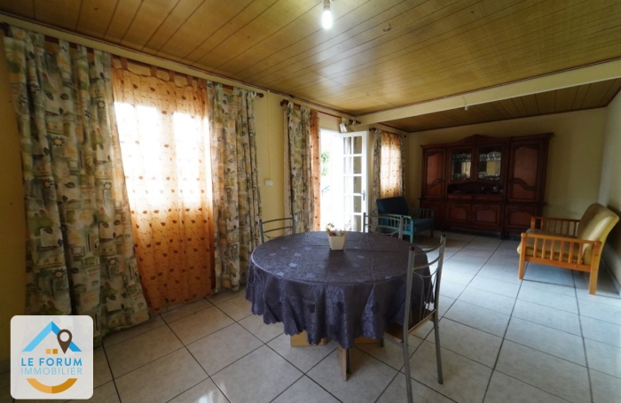 TAMPON - VILLA F4 - GRAND TERRAIN - A RAFRAICHIR - SECTEUR RECHERCHE