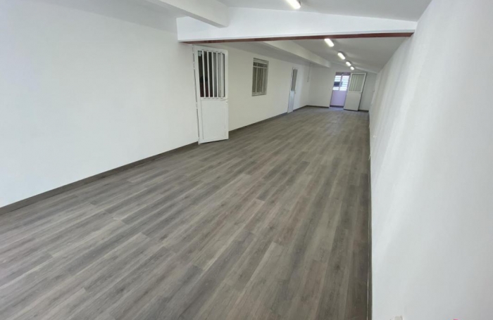 Location Local commercial 51m&sup2; 1 pi&#232;ce Sainte Clotilde