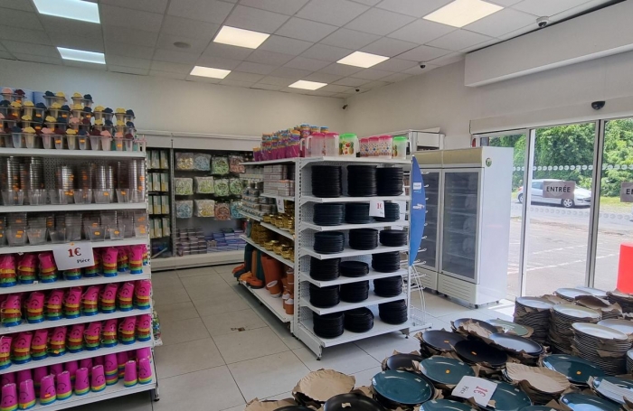 Location Local commercial 300m&sup2; 1 pi&#232;ce Saint André