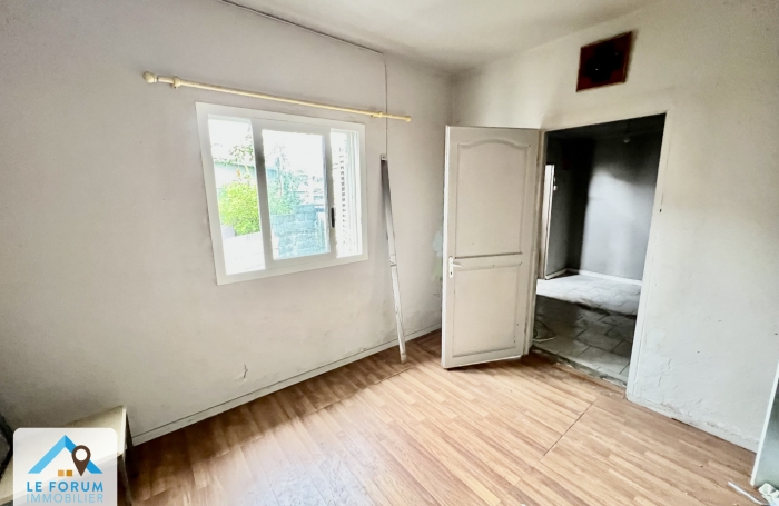 TAMPON 97430 - MAISON DE PLAIN PIED - À RAFRAÎCHIR - EMPLACEMENT DE CHOIX