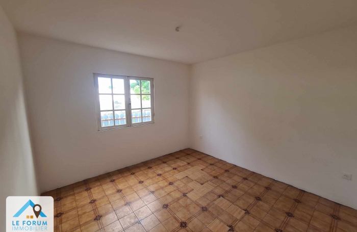 SAINT PIERRE 97410 - VILLA F4 SPACIEUSE ET CONFORTABLE  - SECTEUR RECHERCHE