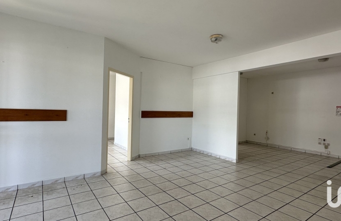 Location Local commercial 97480