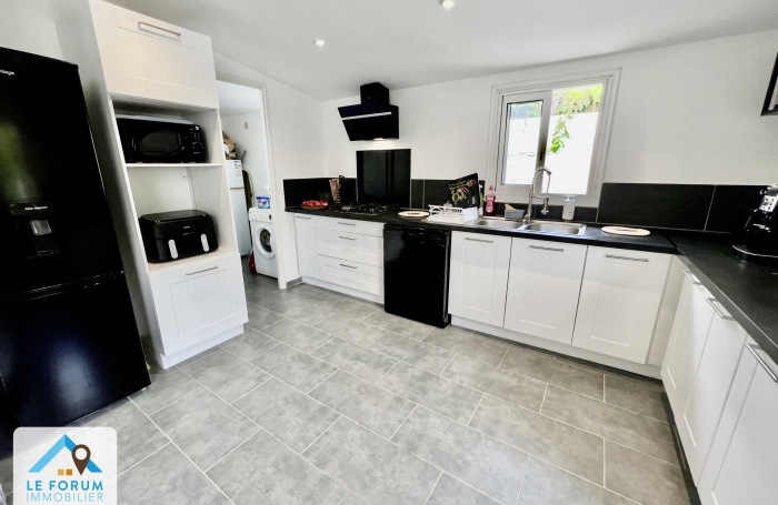 PETITE ILE 97429 - VILLA F4 + DEPENDANCE - FORT POTENTIEL - CENTRE VILLE