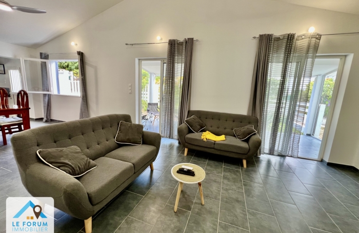 PETITE ILE 97429 - VILLA F4 + DEPENDANCE - FORT POTENTIEL - CENTRE VILLE