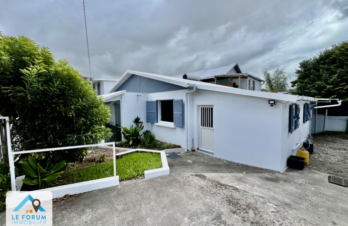 PETITE ILE 97429 - VILLA F4 + DEPENDANCE - FORT POTENTIEL - CENTRE VILLE