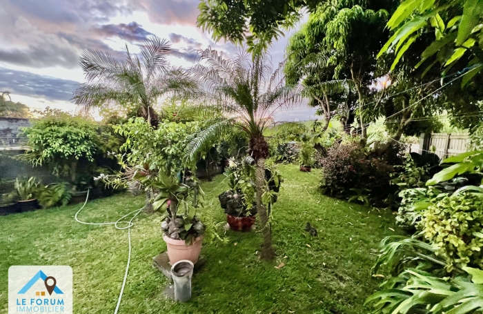 PETITE ILE 97429 - VILLA T4 - BEAUX VOLUMES - QUARTIER CALME - PROCHE COMMODIT&Eacute;S