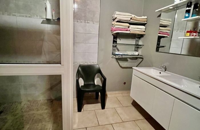 PETITE ILE 97429 - VILLA T4 - BEAUX VOLUMES - QUARTIER CALME - PROCHE COMMODIT&Eacute;S