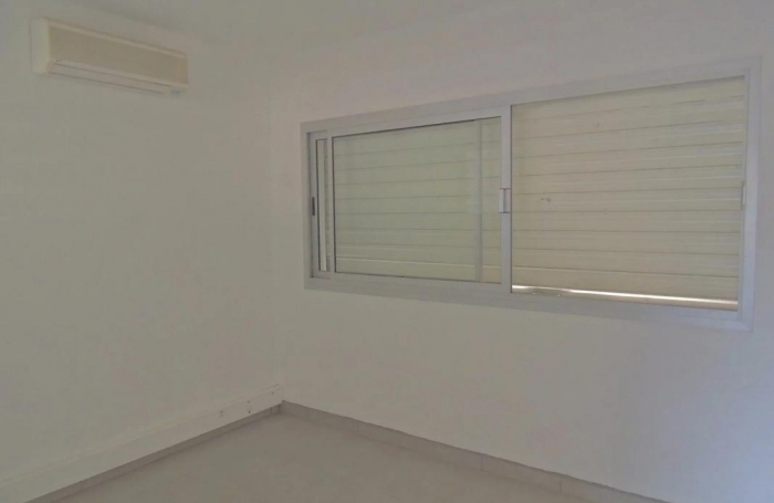 Location Local commercial 60m&sup2; 3 pi&#232;ces Saint-Benoît