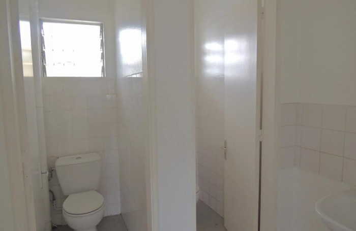 Location Local commercial 60m&sup2; 3 pi&#232;ces Saint-Benoît