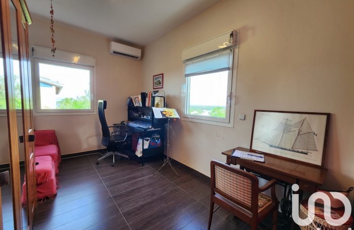 Vente Divers 177m&sup2; 7 pi&#232;ces Saint Gilles les Bains