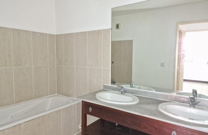 Vente Appartement 53.59m&sup2; 3 pi&#232;ces Sainte Clotilde