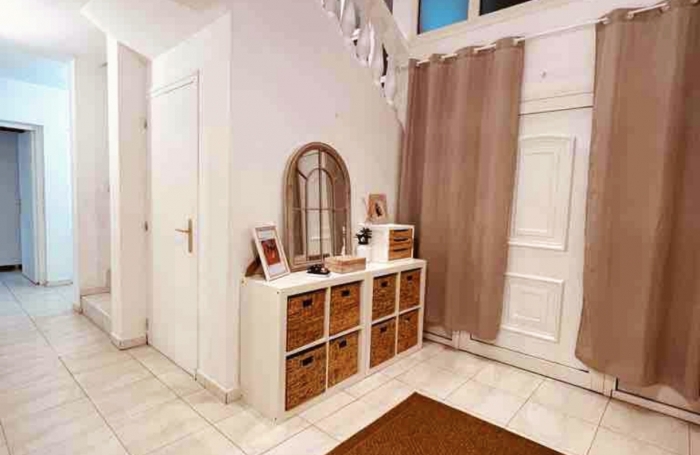 Vente Divers 260m&sup2; 10 pi&#232;ces Sainte Marie