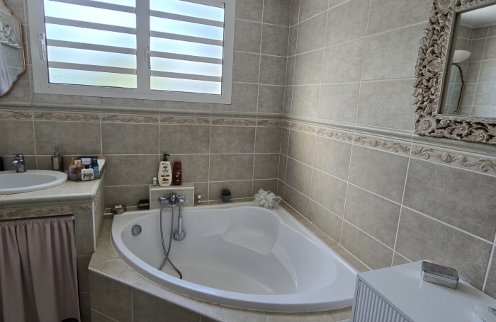 Vente Maison 150m&sup2; 4 pi&#232;ces Piton Saint Leu