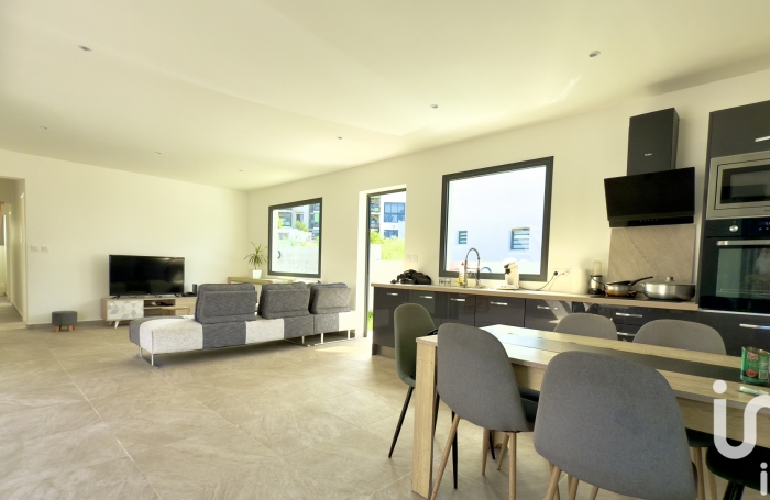 Vente Maison 105m&sup2; 4 pi&#232;ces Etang-Sale