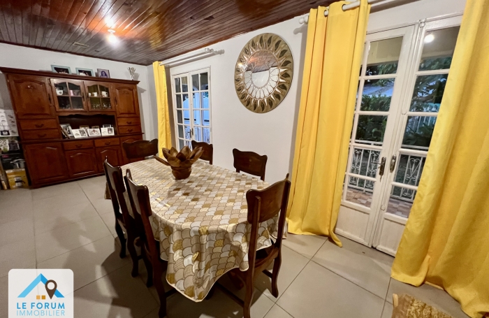 SAINT PIERRE 97410 - BELLE VILLA HABITABLE DE SUITE - EMPLACEMENT DE CHOIX