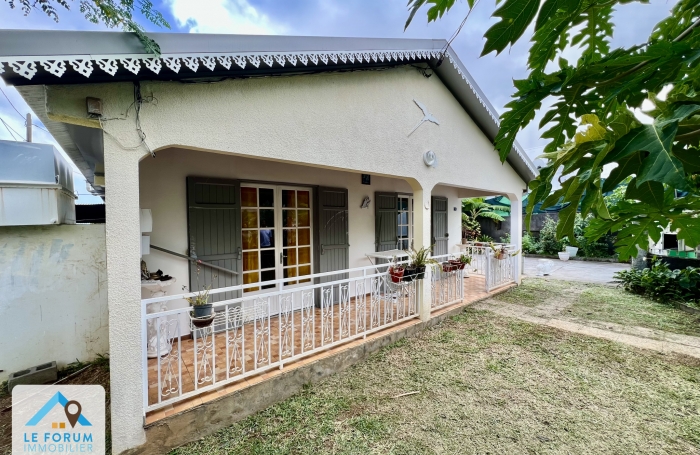 SAINT PIERRE 97410 - BELLE VILLA HABITABLE DE SUITE - EMPLACEMENT DE CHOIX