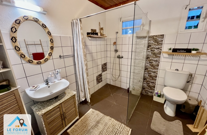 SAINT PIERRE 97410 - BELLE VILLA HABITABLE DE SUITE - EMPLACEMENT DE CHOIX