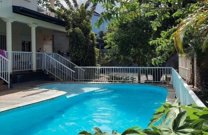 Vente Maison 196m&sup2; 6 pi&#232;ces Sainte Suzanne