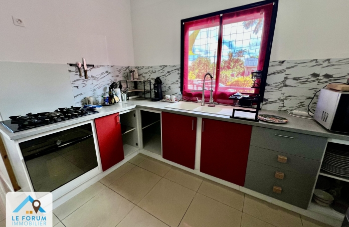 PETITE ILE 97429 - CHARMANTE VILLA FONCTIONNELLE - SECTEUR PRISÉ - VUE DEGAGÉE