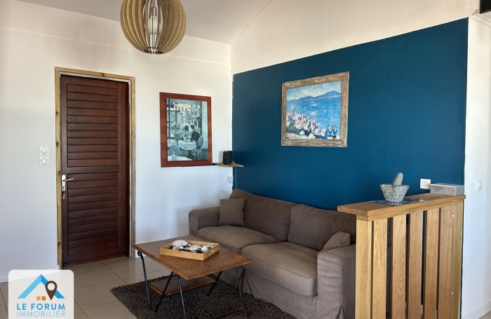 PETITE ILE 97429 - CHARMANTE VILLA FONCTIONNELLE - SECTEUR PRISÉ - VUE DEGAGÉE