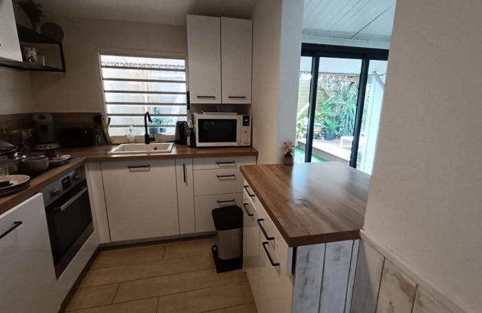 Vente Maison 85.3m&sup2; 4 pi&#232;ces Saint Gilles les Bains