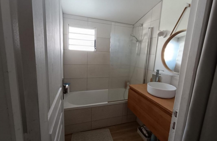 Vente Maison 85.3m&sup2; 4 pi&#232;ces Saint Gilles les Bains