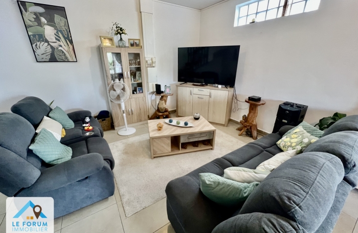 SAINT PHILIPPE 97442 - ENSEMBLE IMMOBILIER EN BON ETAT GENERAL - QUARTIER PRISE
