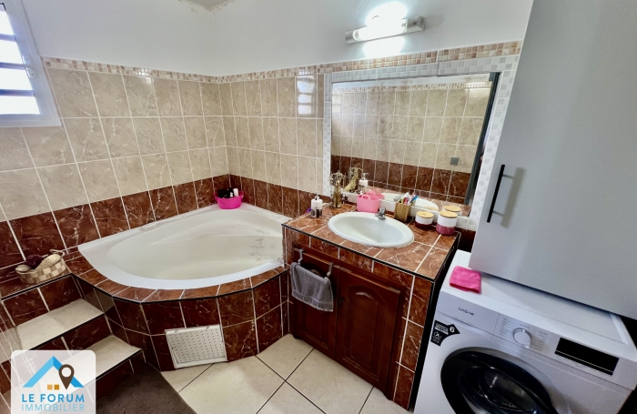 SAINT PHILIPPE 97442 - ENSEMBLE IMMOBILIER EN BON ETAT GENERAL - QUARTIER PRISE