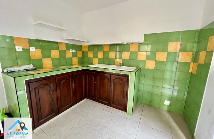 SAINT PHILIPPE 97442 - ENSEMBLE IMMOBILIER EN BON ETAT GENERAL - QUARTIER PRISE