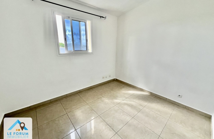 SAINT PHILIPPE 97442 - ENSEMBLE IMMOBILIER EN BON ETAT GENERAL - QUARTIER PRISE