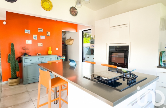 Vente Divers 143m&sup2; 6 pi&#232;ces Saint-Pierre