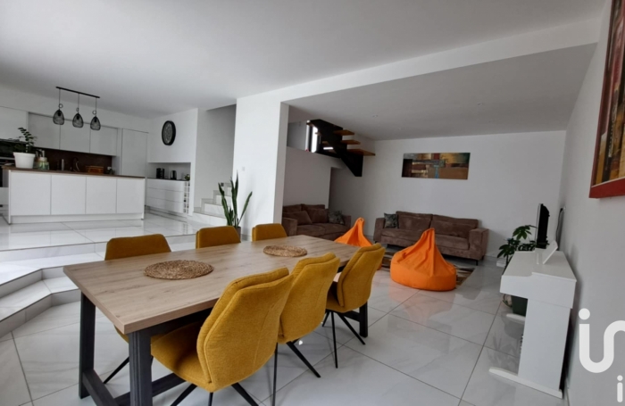 Vente Divers 170m&sup2; 6 pi&#232;ces Saint-Pierre