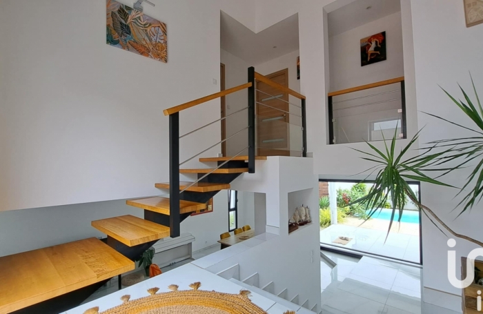 Vente Divers 170m&sup2; 6 pi&#232;ces Saint-Pierre