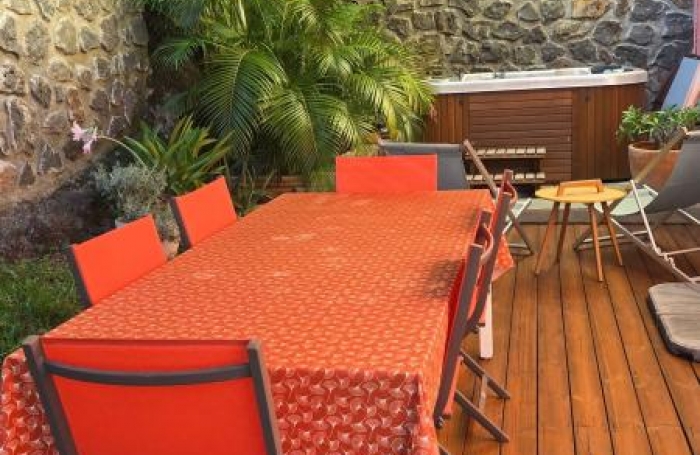 Vente Maison 142.8m&sup2; 4 pi&#232;ces Saint Gilles les Bains