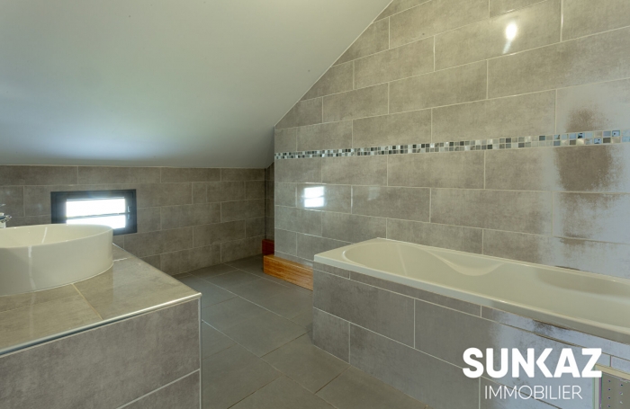 Location Maison 95m² 4 pièces Saint-Pierre