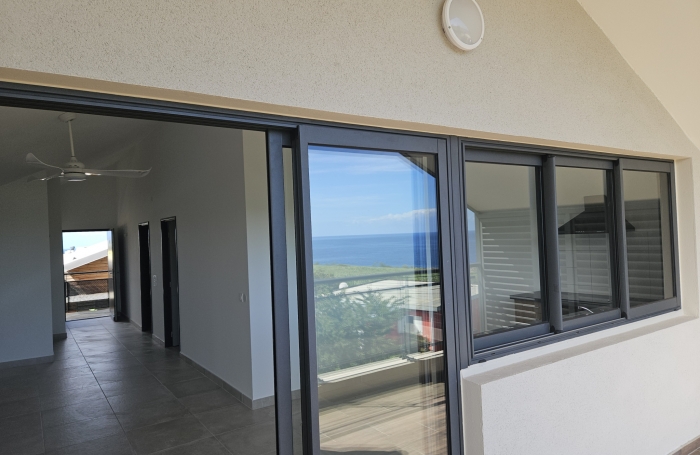 T3 75m2 neuf à louer Saint Leu, vue mer