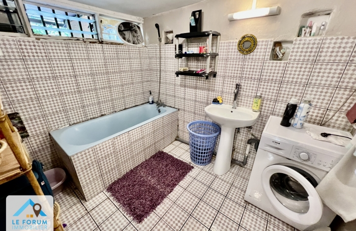 TAMPON 97430 - ENSEMBLE IMMOBILIER TOTALEMENT INDEPENDANT - SECTEUR DE CHARME