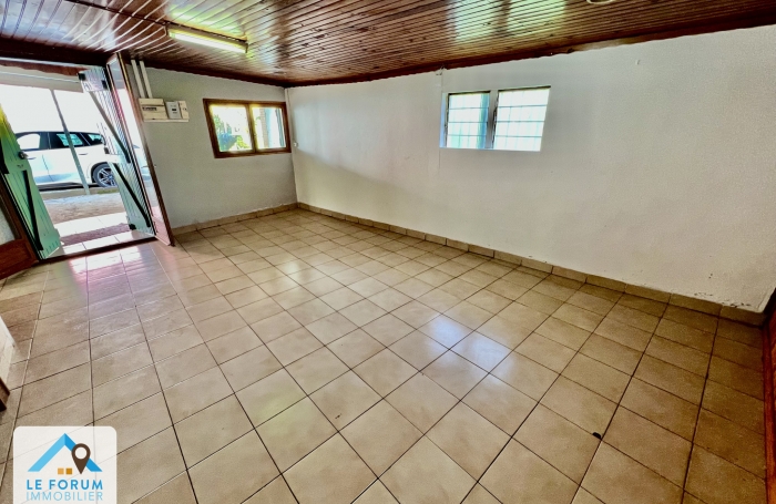 TAMPON 97430 - ENSEMBLE IMMOBILIER TOTALEMENT INDEPENDANT - SECTEUR DE CHARME