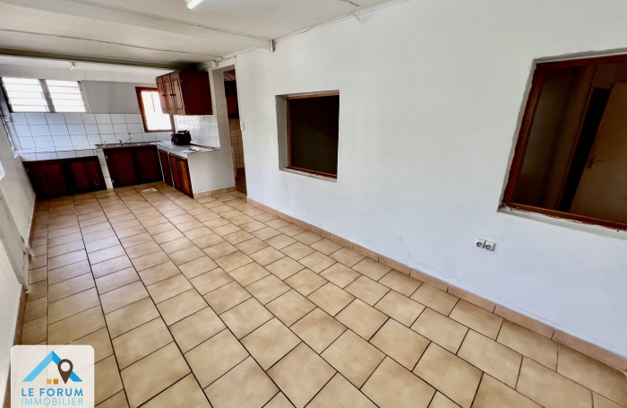 TAMPON 97430 - ENSEMBLE IMMOBILIER TOTALEMENT INDEPENDANT - SECTEUR DE CHARME