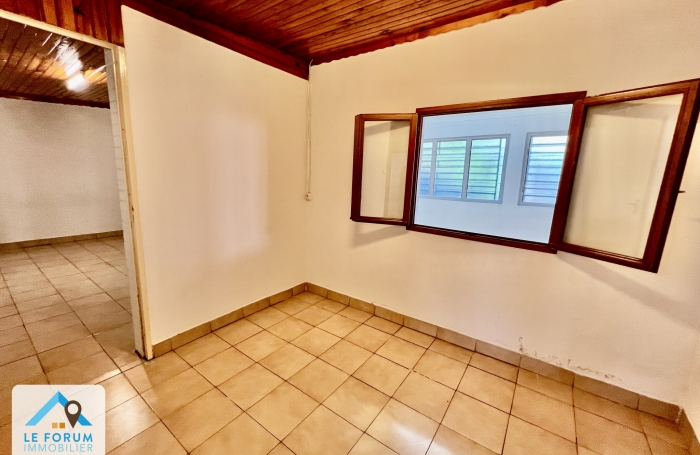 TAMPON 97430 - ENSEMBLE IMMOBILIER TOTALEMENT INDEPENDANT - SECTEUR DE CHARME