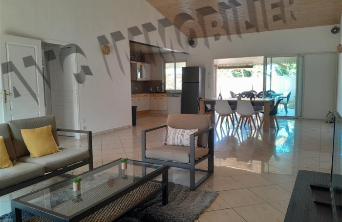 Location Maison 125m² 5 pièces Saint Gilles Les Hauts