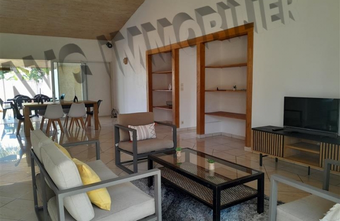 Location Maison 125m² 5 pièces Saint Gilles Les Hauts