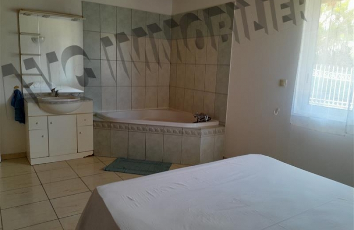Location Maison 125m² 5 pièces Saint Gilles Les Hauts