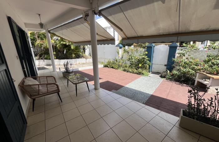 Maison de ville F4 140 m2 en location professionnelle proche Jardin de l'Etat Saint Denis