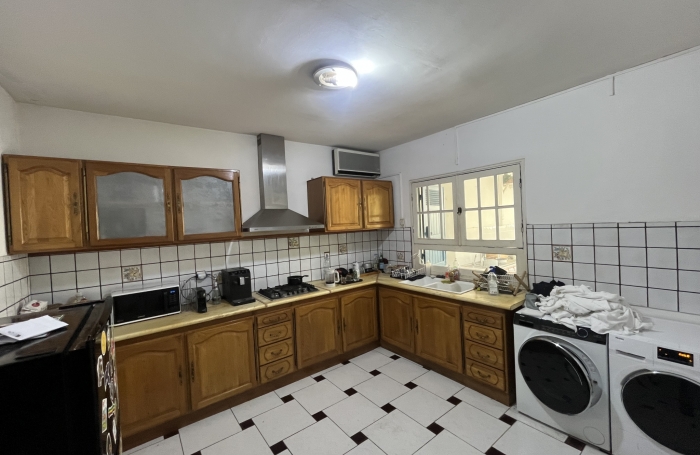 Maison de ville F4 140 m2 en location professionnelle proche Jardin de l'Etat Saint Denis